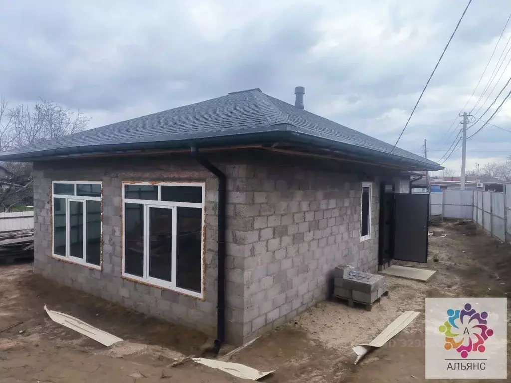 Дом в Волгоградская область, Волжский Труд ДНТ, ул. Шоферов, 281 (100 ... - Фото 1