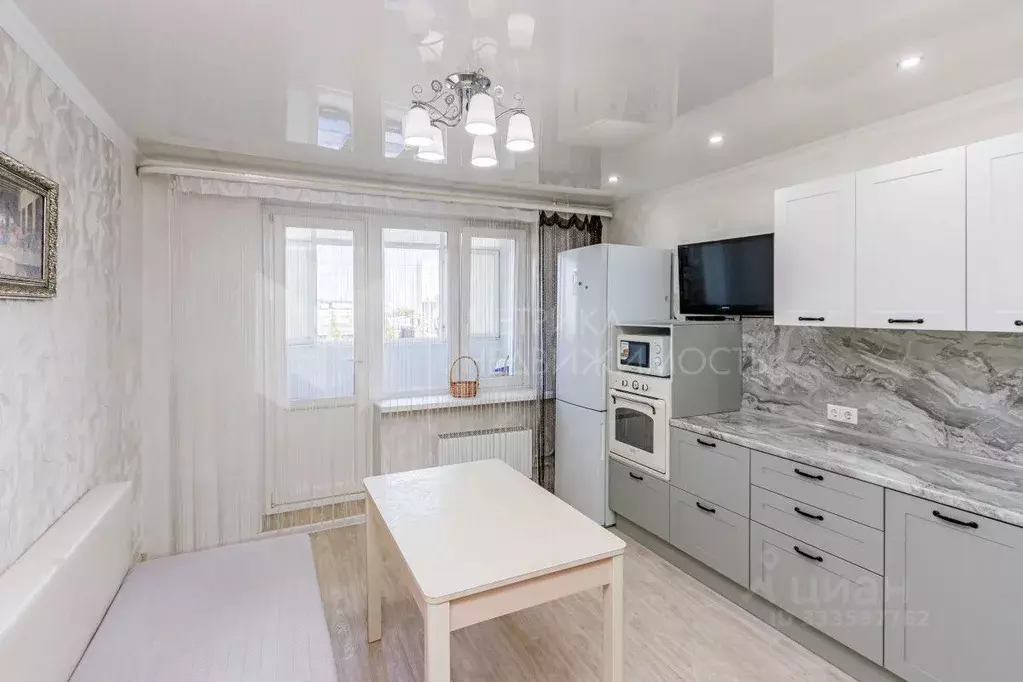 3-к кв. Тюменская область, Тюмень Кремлевская ул., 85к1 (89.9 м) - Фото 1
