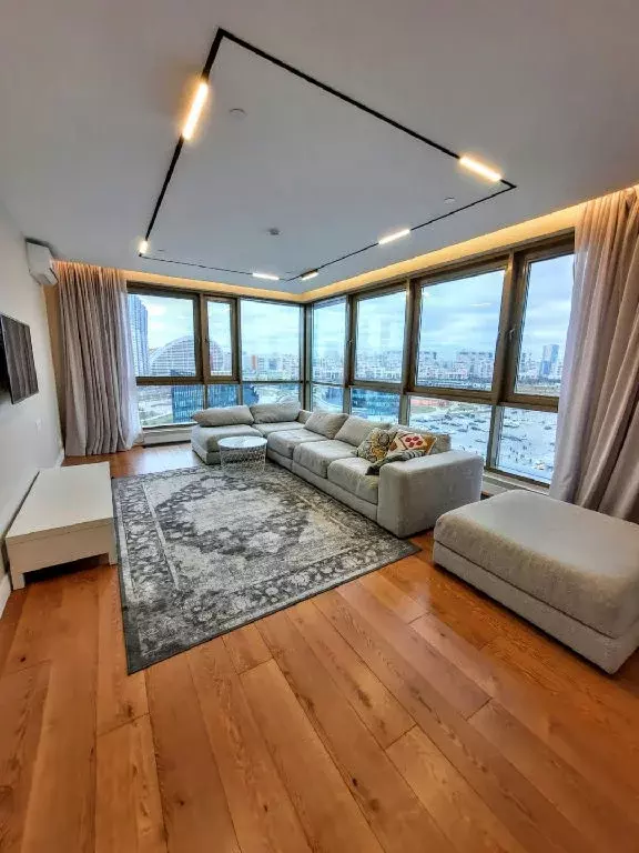 Продается 3-комнатная квартира - Фото 1