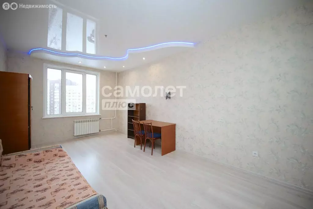 2-комнатная квартира: Кемерово, проспект Шахтёров, 62Б (80 м) - Фото 1
