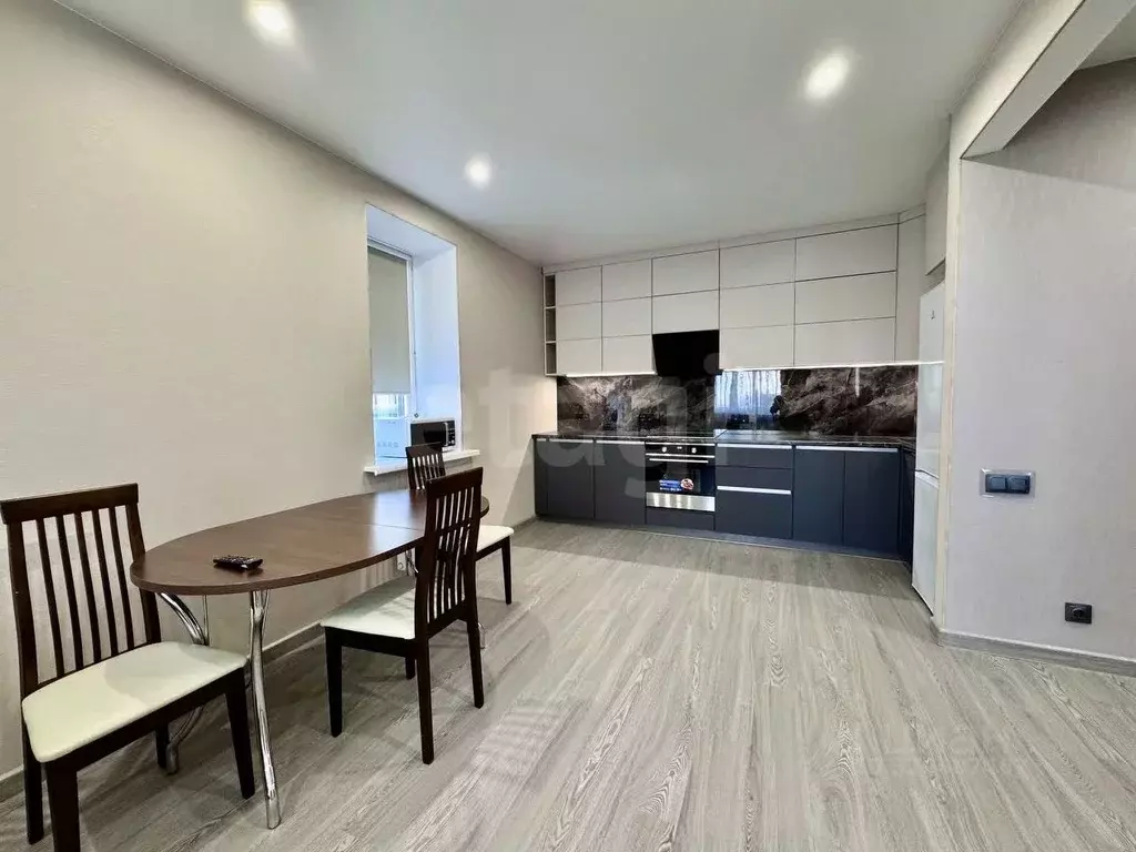 1-к кв. Тюменская область, Тюмень ул. Республики, 204к7 (45.0 м) - Фото 2