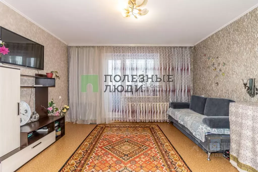 1-к кв. Курганская область, Курган Заозерный жилрайон, 4-й мкр, 18 ... - Фото 0