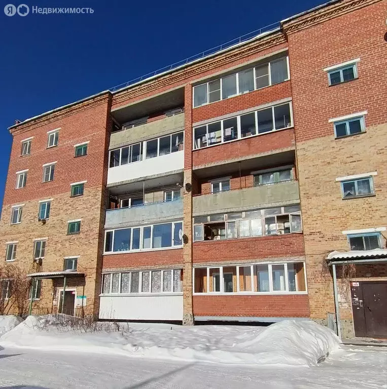 3-комнатная квартира: Туринск, улица Горького, 52 (57.8 м) - Фото 1