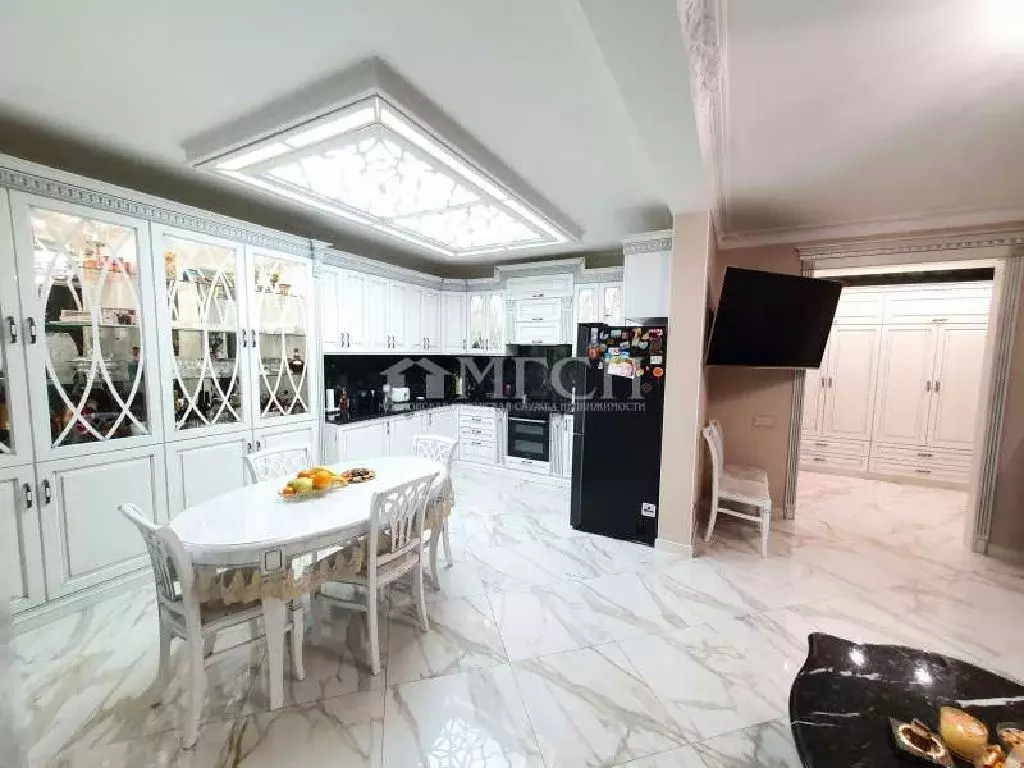 Продается 3-комнатная квартира - Фото 1