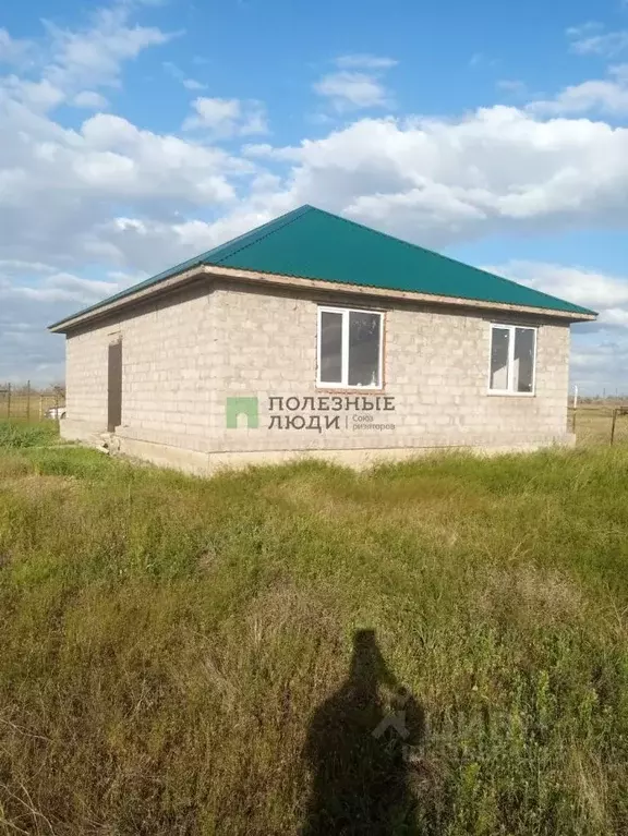 Дом в Астраханская область, Приволжский район, с. Растопуловка ул. ... - Фото 1