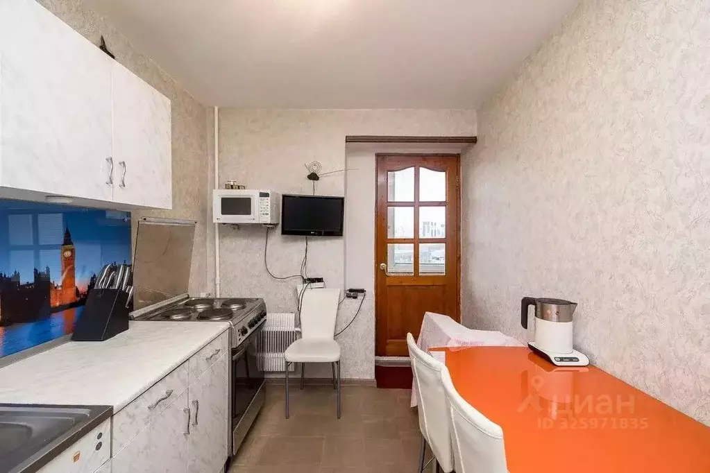 2-к кв. Тюменская область, Тюмень ул. Федюнинского, 11А (56.6 м) - Фото 1