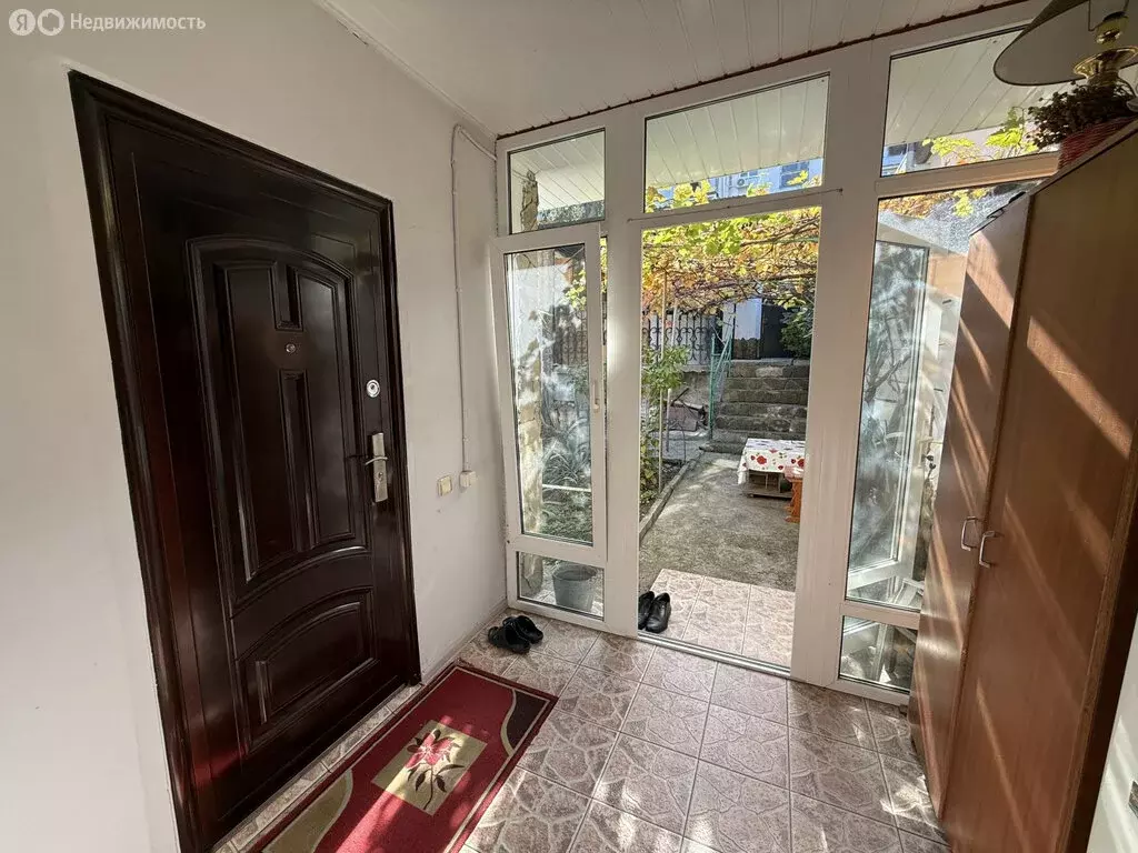 3-комнатная квартира: Ялта, Красноармейская улица, 35 (74.2 м) - Фото 1