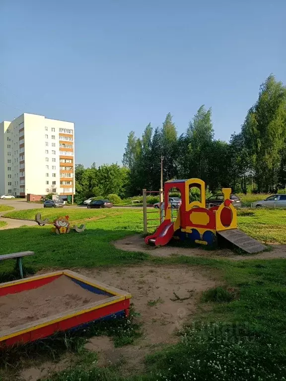 Комната Ленинградская область, Тихвин ул. Учебный городок, 7 - Фото 1