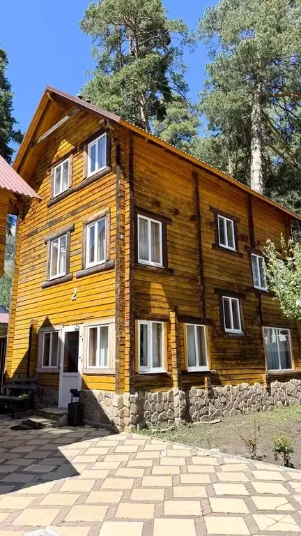 Дом в Карачаево-Черкесия, Зеленчукский район, с. Архыз ул. Мира, 1Б ... - Фото 1