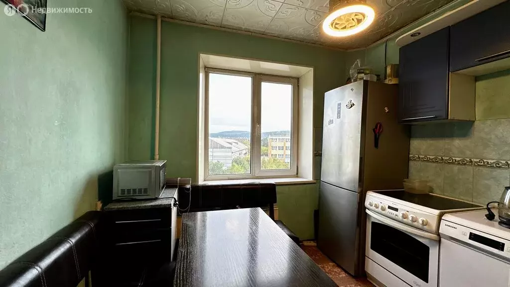 3-комнатная квартира: Саяногорск, микрорайон Советский, 16 (64.8 м) - Фото 1