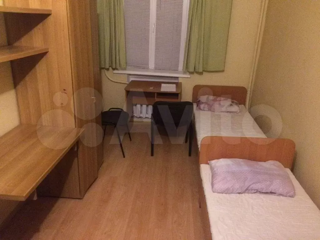 Комната 12 м в 4-к., 2/2 эт. - Фото 1