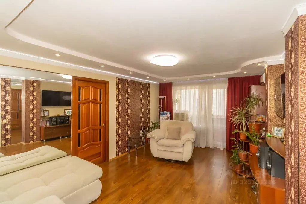 3-к кв. Челябинская область, Челябинск ул. Комарова, 110 (66.0 м) - Фото 1