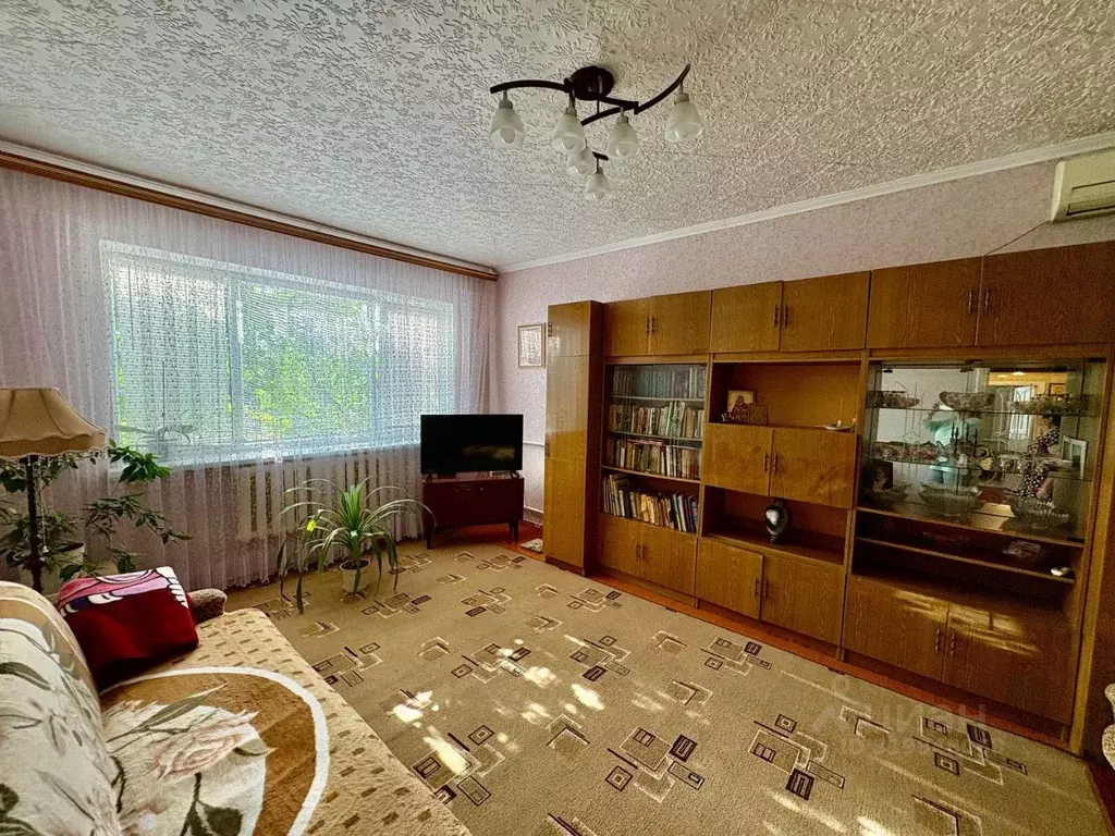 Дом в Ставропольский край, Новоалександровск Фестивальная ул. (100 м) - Фото 1