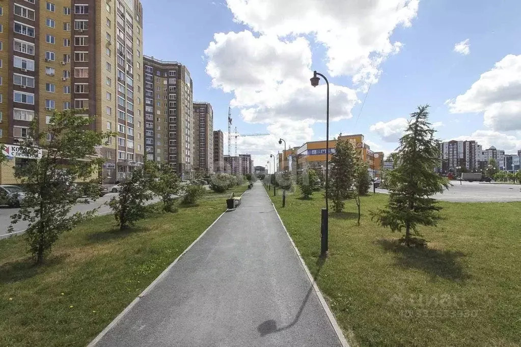 1-к кв. Тюменская область, Тюмень 6-й мкр, ул. Валерии Гнаровской, ... - Фото 1