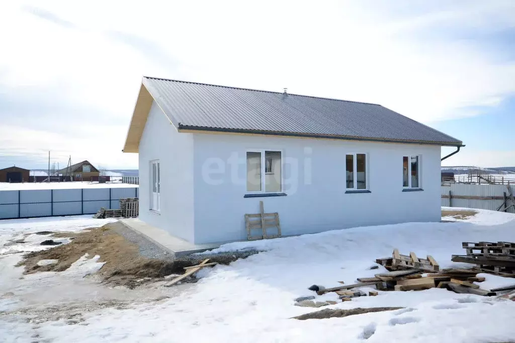Дом в село Хатассы, Красноозёрская улица (75 м) - Фото 1