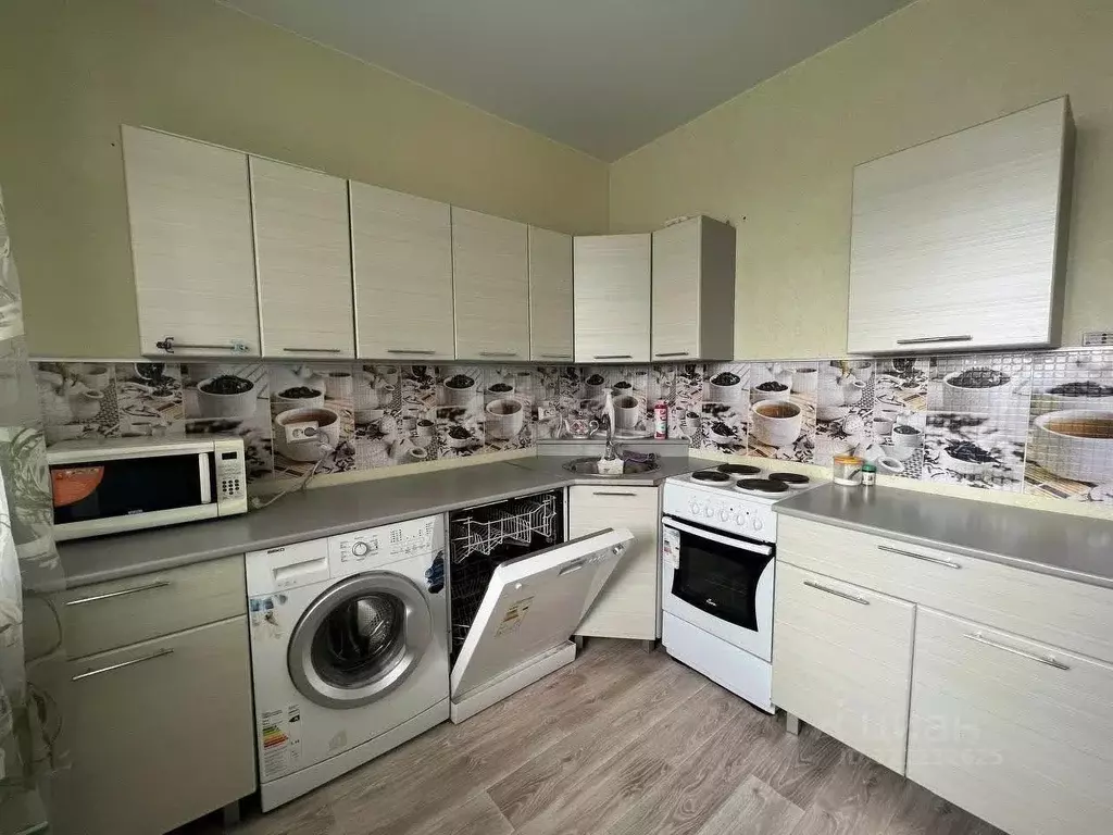 3-к кв. Ханты-Мансийский АО, Сургут ул. Иосифа Каролинского, 10 (87.0 ... - Фото 1