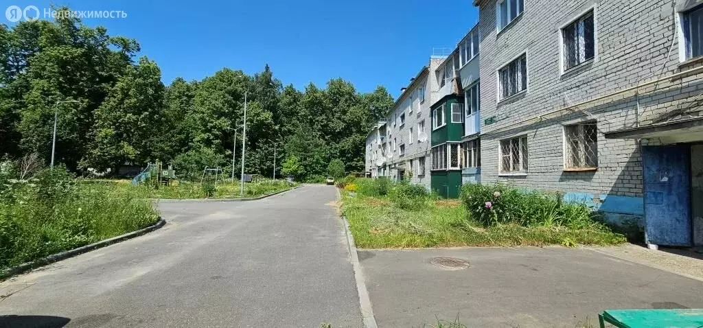 3-комнатная квартира: посёлок Октябрьский, улица АОЭ, 14 (63.2 м) - Фото 0