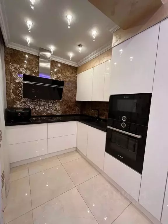 2-к кв. Крым, Симферополь ул. Караманова, 3 (80.0 м) - Фото 2