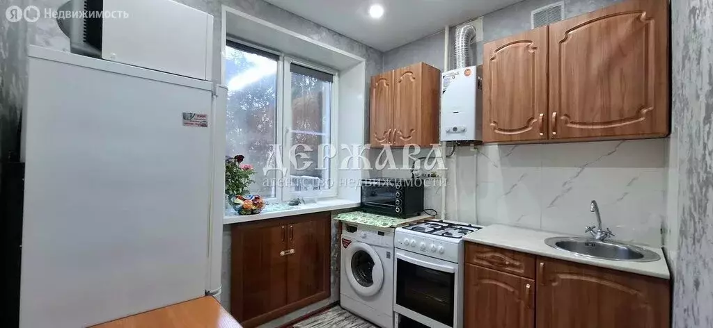 2-комнатная квартира: Старый Оскол, Комсомольская улица, 42 (45.68 м) - Фото 0