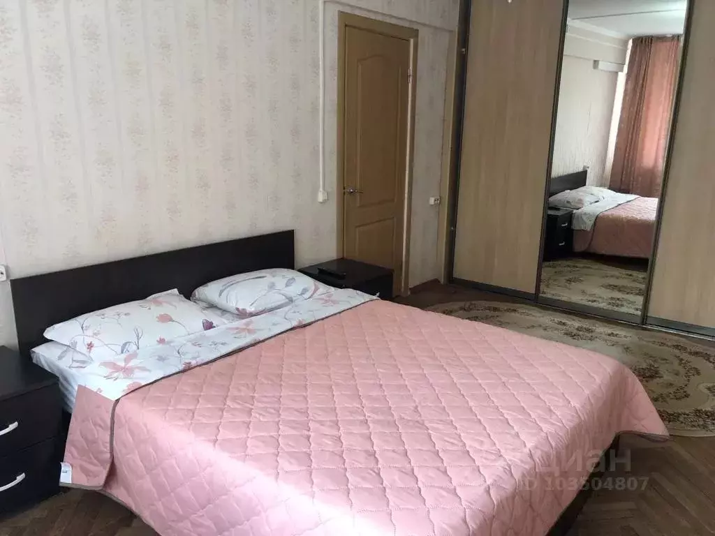 3-к кв. Краснодарский край, Сочи Центральный мкр, ул. Роз, 63 (57.0 м) - Фото 0