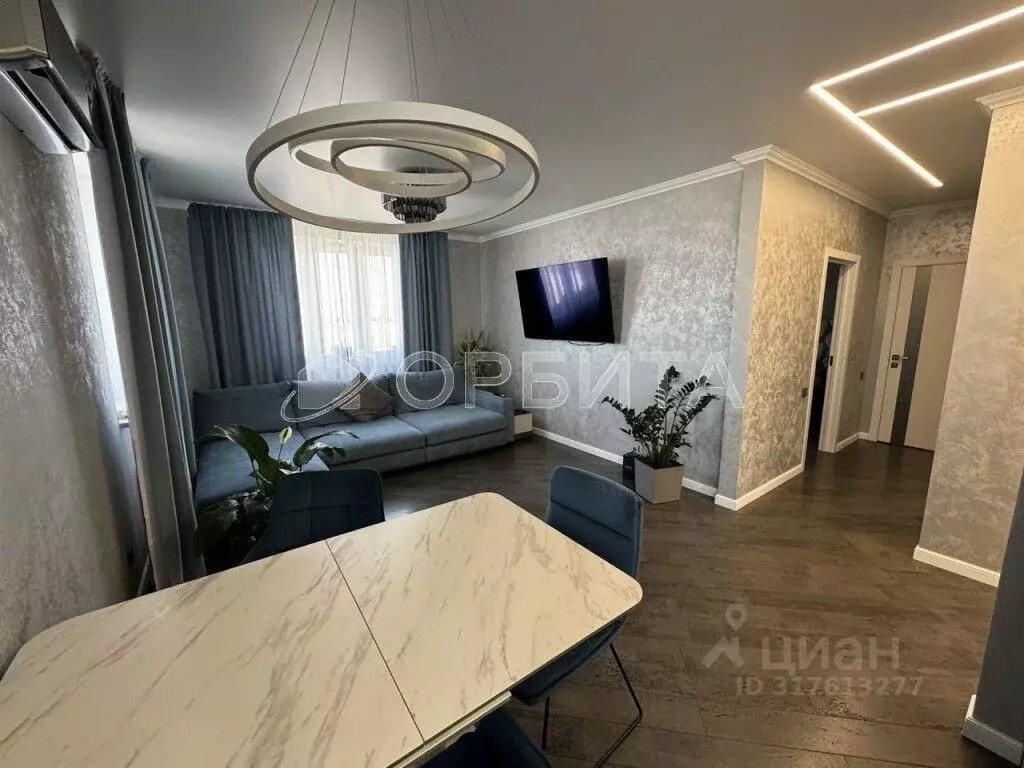3-к кв. Тюменская область, Тюмень ул. Раушана Абдуллина, 2 (90.0 м) - Фото 0