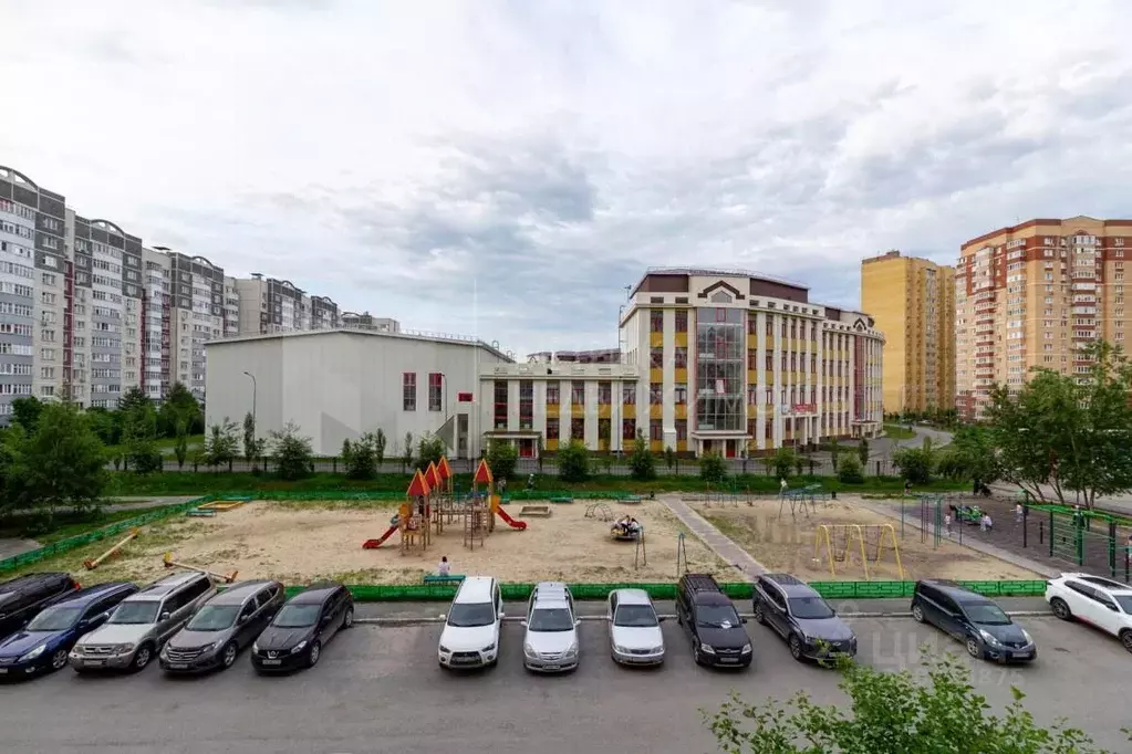 2-к кв. Тюменская область, Тюмень Восточный-2 мкр, ул. Ивана Словцова, ... - Фото 0