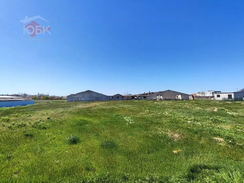Участок в Крым, Сакский район, с. Молочное ул. Черноморская (8.4 сот.) - Фото 1