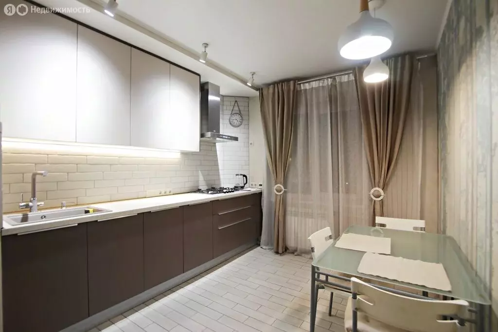 3-комнатная квартира: Омск, улица Звездова, 103 (63.2 м) - Фото 1