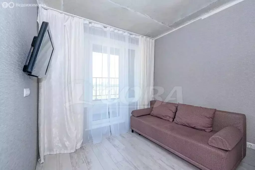 1-комнатная квартира: Тюмень, улица Василия Малкова, 12 (32 м) - Фото 1