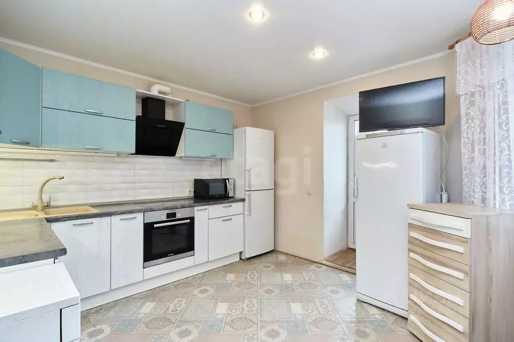 3-к кв. Тюменская область, Тюмень Амурская ул., 39 (95.0 м) - Фото 0