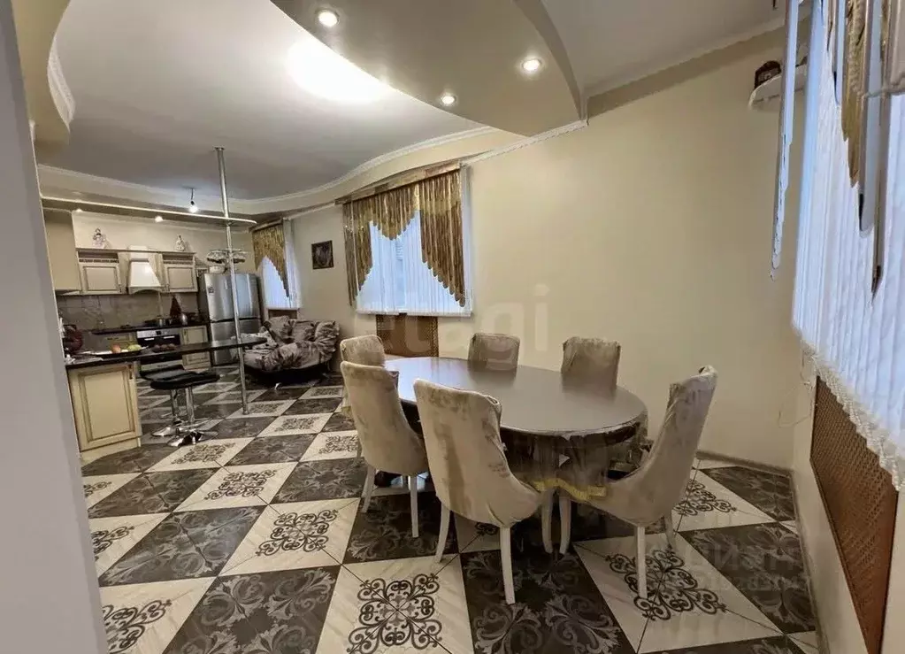 Дом в Красноярский край, Красноярск 7-я Линейная ул., 9 (265 м) - Фото 1