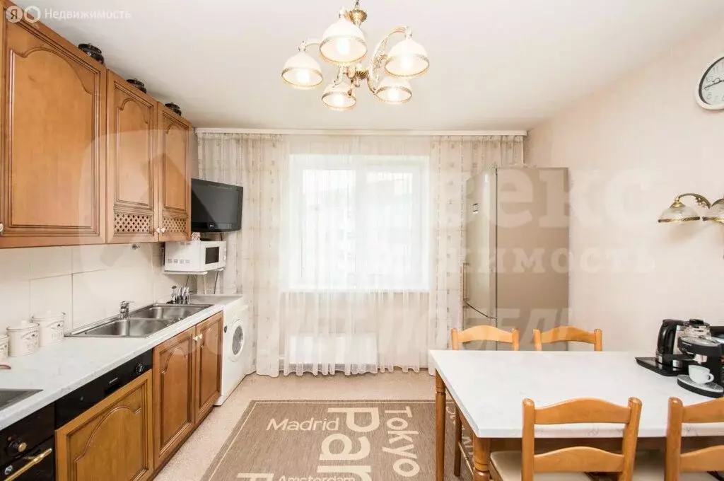 3-комнатная квартира: Тюмень, улица Мельникайте, 122 (87 м) - Фото 1