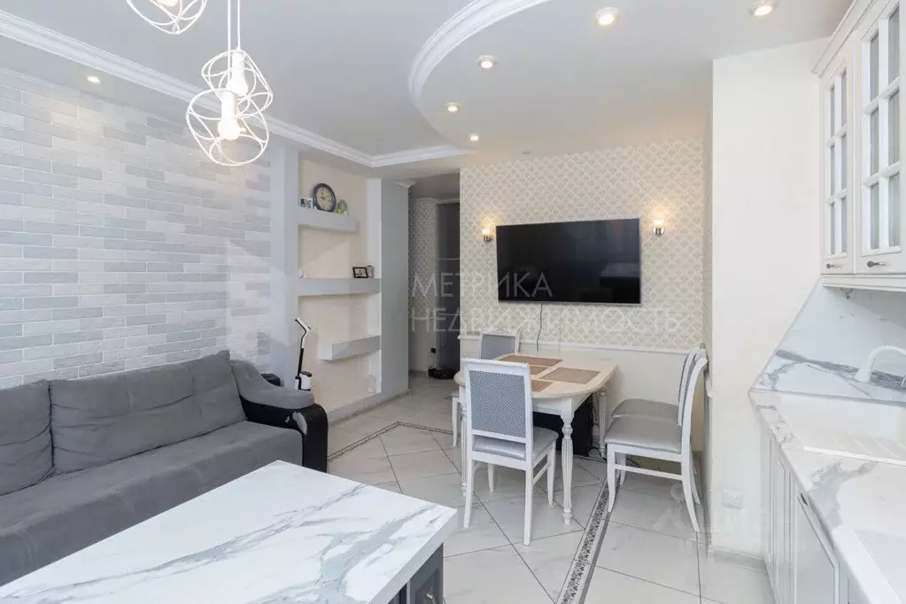3-к кв. Тюменская область, Тюмень Кремлевская ул., 112к1 (83.0 м) - Фото 0