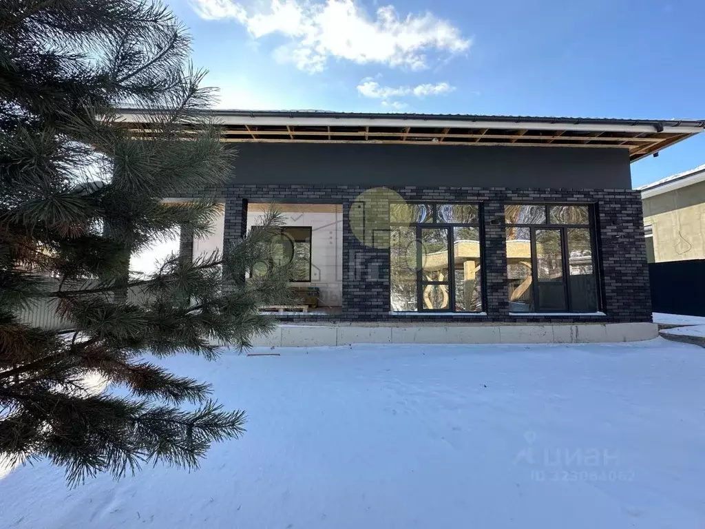 Дом в Иркутская область, Иркутский муниципальный округ, д. Карлук, ... - Фото 1