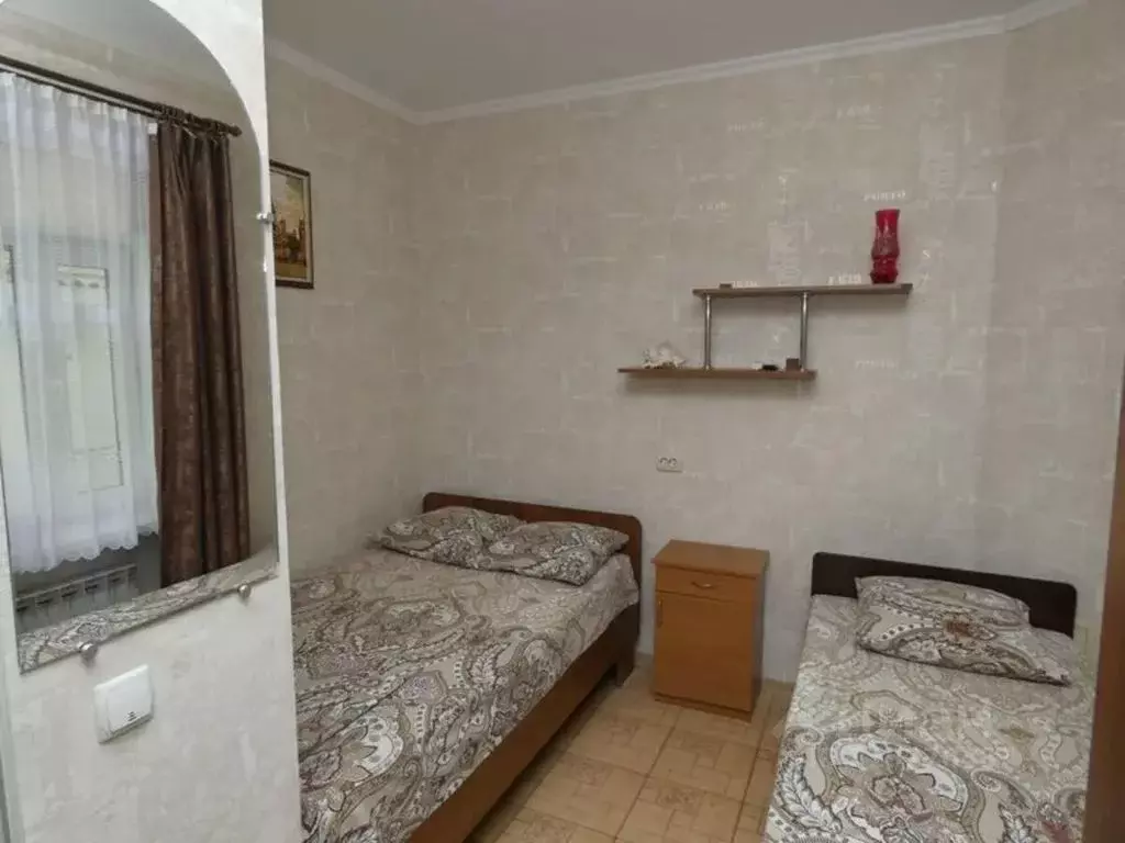 Комната Крым, Черноморское пгт ул. 60-летия Октября, 12 - Фото 1