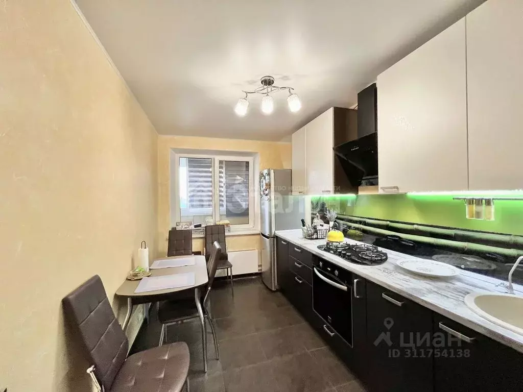 3-к кв. Волгоградская область, Волгоград ул. Тимирязева, 52 (70.1 м) - Фото 0