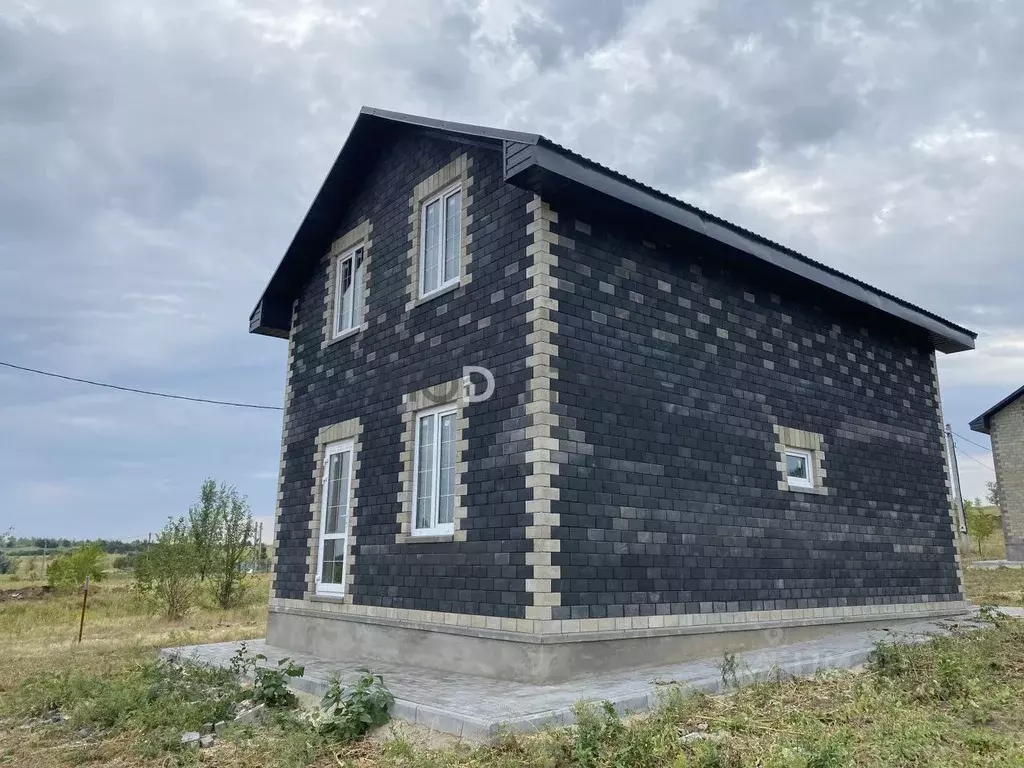 Дом в Саратовская область, с. Усть-Курдюм ул. Николаевская, 5 (120 м) - Фото 1