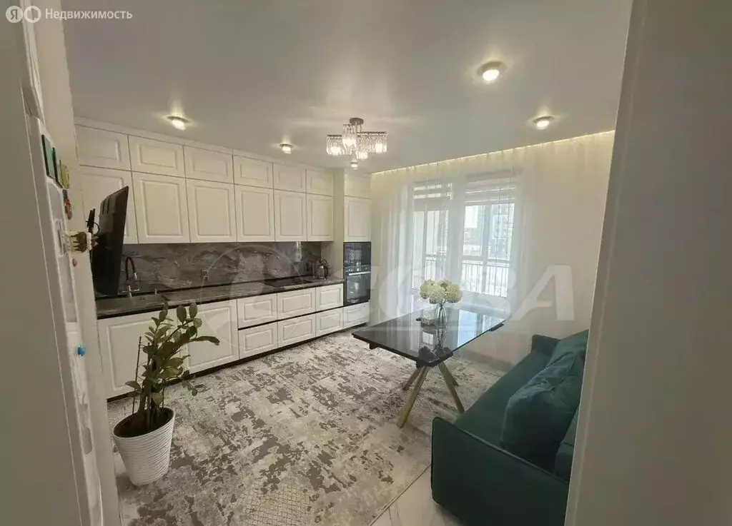 3-комнатная квартира: Тюмень, улица Валентины Трофимовой, 8 (69 м) - Фото 2