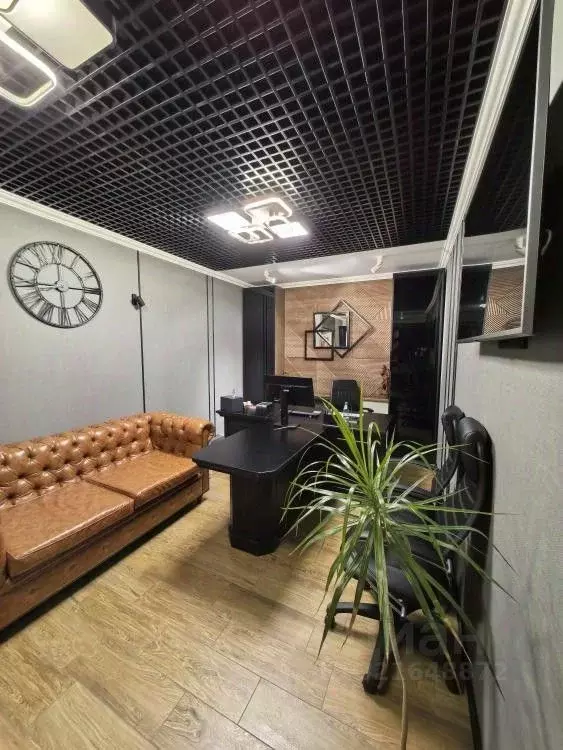 Офис в Омская область, Омск Старгород мкр, ул. Тютчева, 11к1 (80 м) - Фото 1