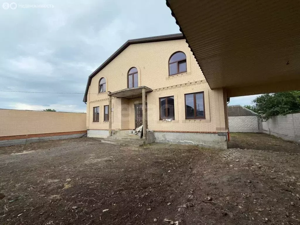 Дом в Карабулак, улица Бородацкого (360 м) - Фото 1