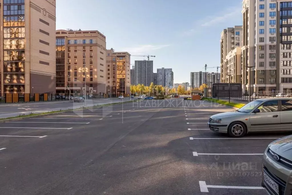 2-к кв. Тюменская область, Тюмень ул. Братьев Бондаревых, 5 (65.5 м) - Фото 1