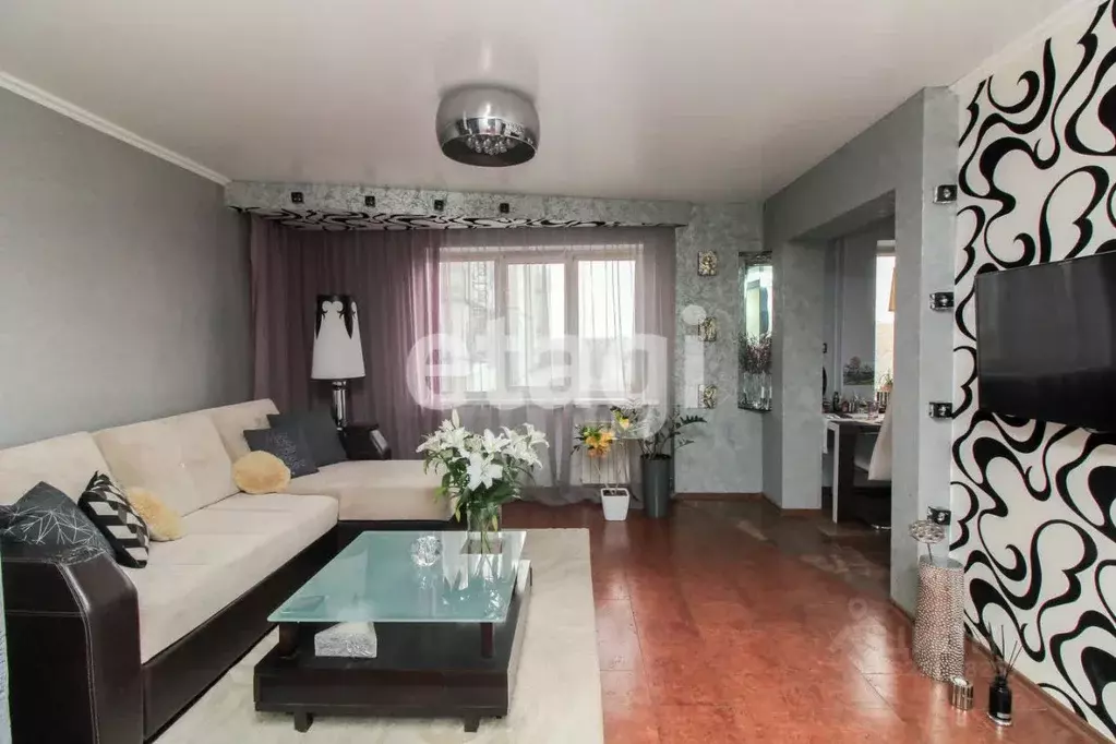 4-к кв. Красноярский край, Красноярск ул. Забобонова, 8 (80.6 м) - Фото 0