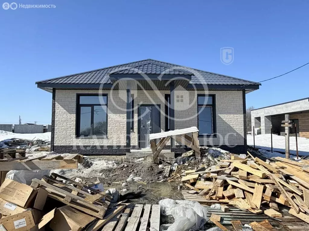 Дом в село Новотроицкое, Осенняя улица, 6 (100 м) - Фото 2