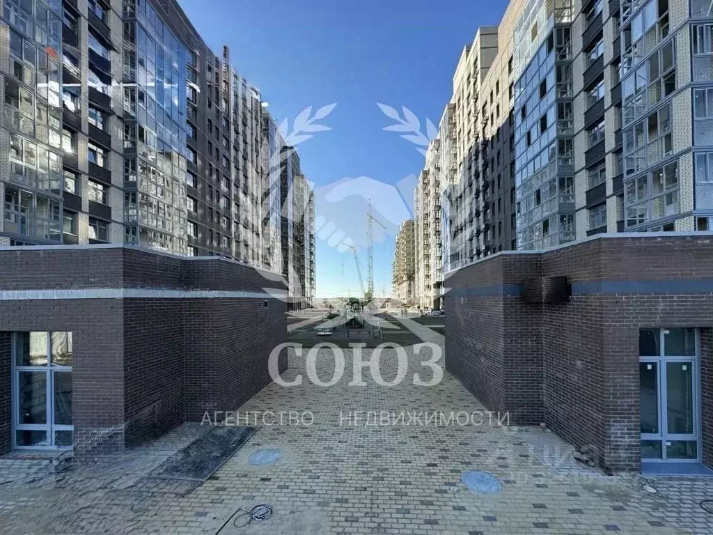 2-к кв. Калужская область, Калуга ул. Адмирала Сенявина, 1 (68.59 м) - Фото 1