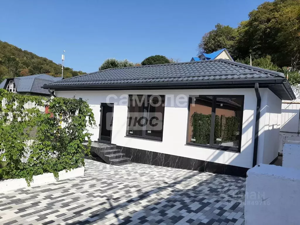 Дом в Краснодарский край, Туапсе ул. Кириченко, 64 (50 м) - Фото 1