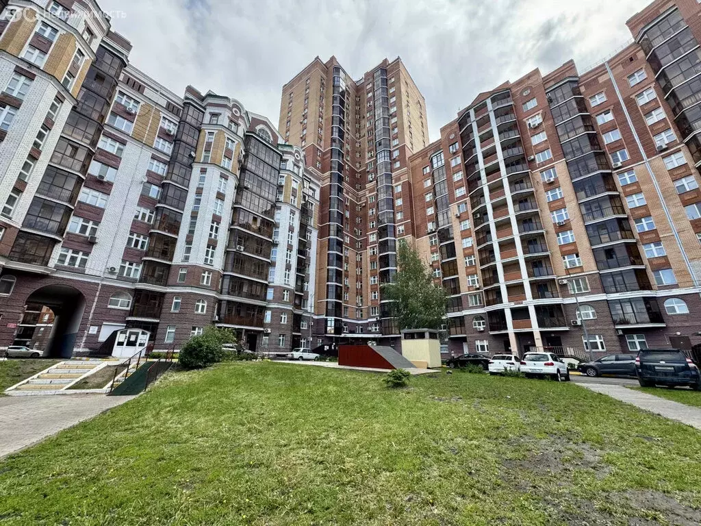 2-комнатная квартира: Казань, улица Баки Урманче, 8 (68 м) - Фото 0