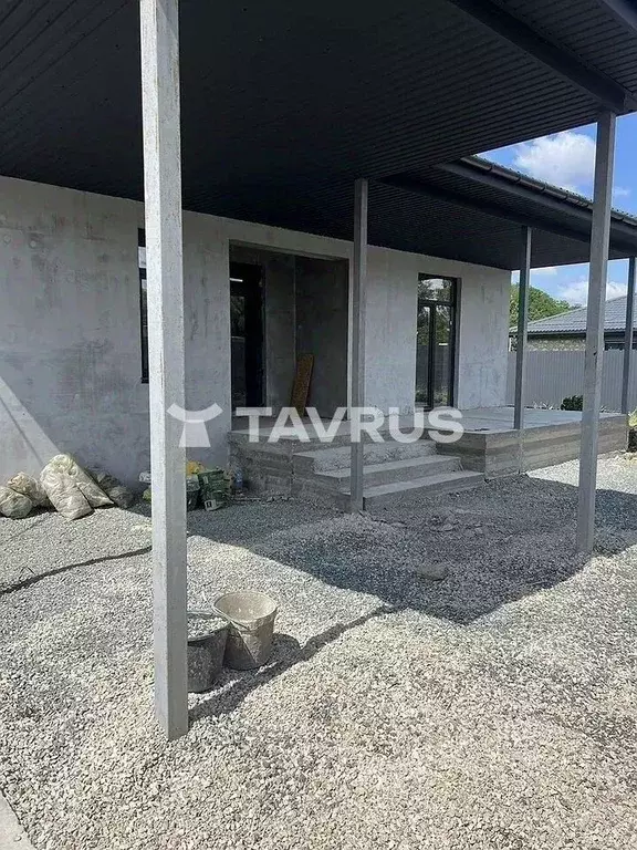 Дом в Крым, Симферопольский район, Добровское с/пос, с. Пионерское ул. ... - Фото 1