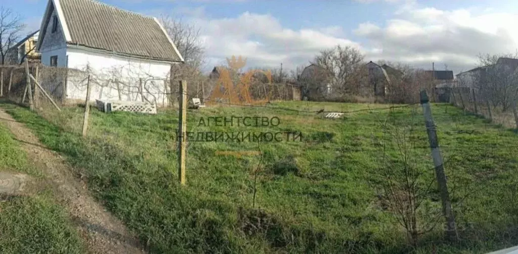 Участок в Крым, Феодосия Геотехник СПК, ул. Вишневая (4.0 сот.) - Фото 1