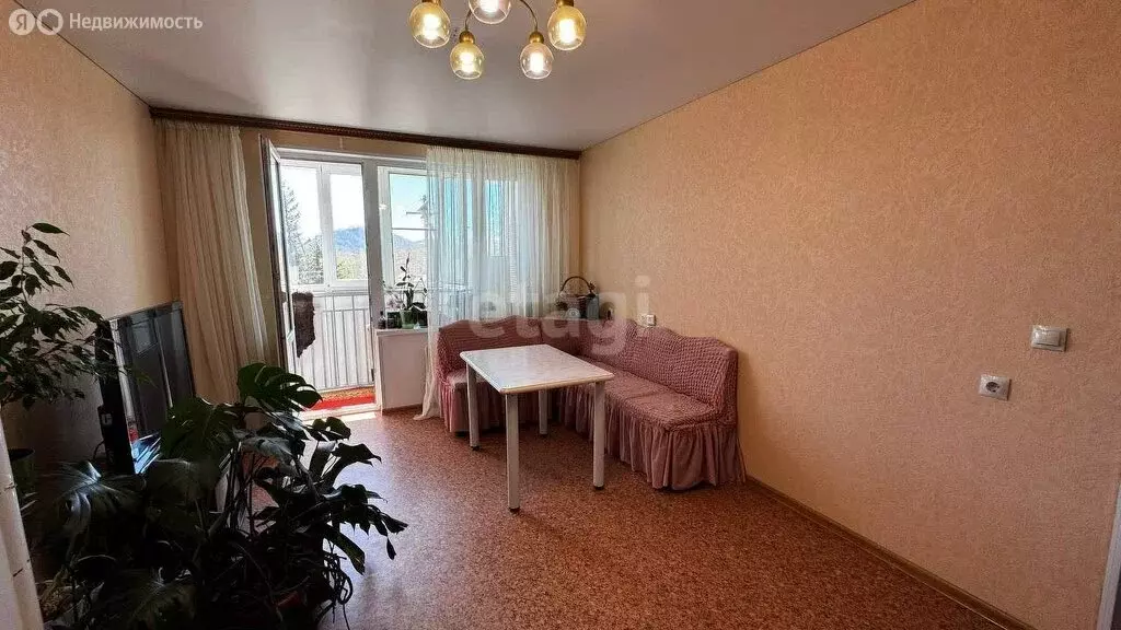 3-комнатная квартира: село Паратунка, Нагорная улица, 50 (74.8 м) - Фото 1