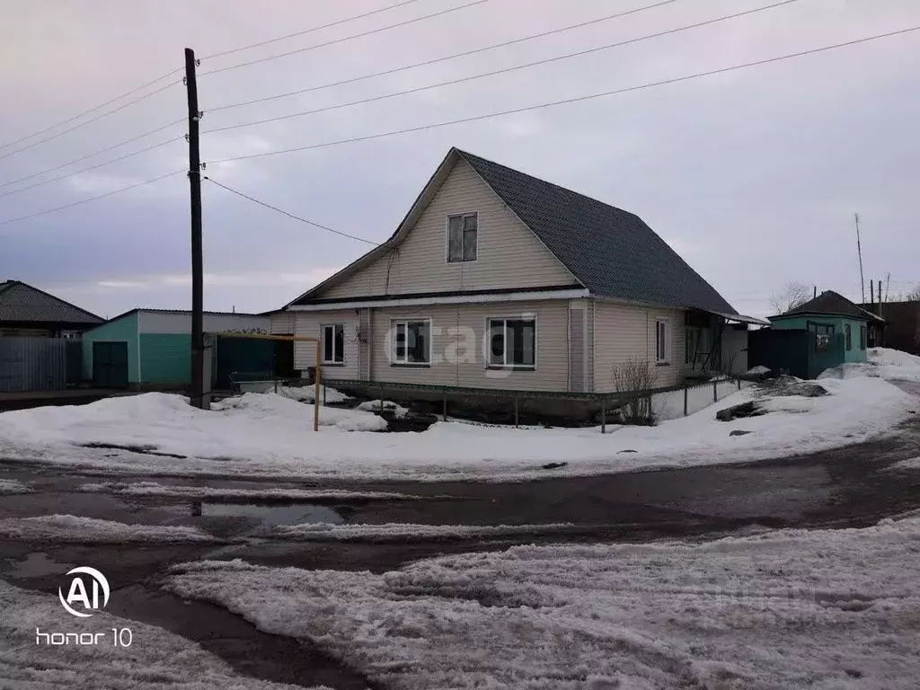 Дом в Челябинская область, Уйский район, с. Петропавловка ул. Разина ... - Фото 0